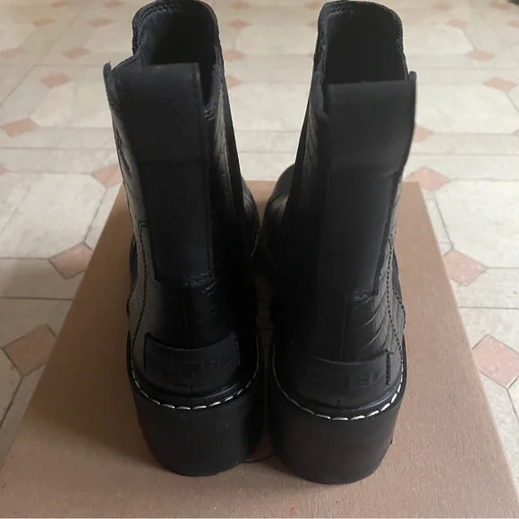 Sorel Joan Now Chelsea Boot - Picture 4 of 9